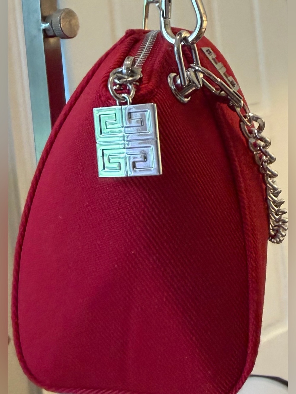 GIVENCHY Beauty/Parfums Bag Red & Silver GWP item - Picture 2 of 5